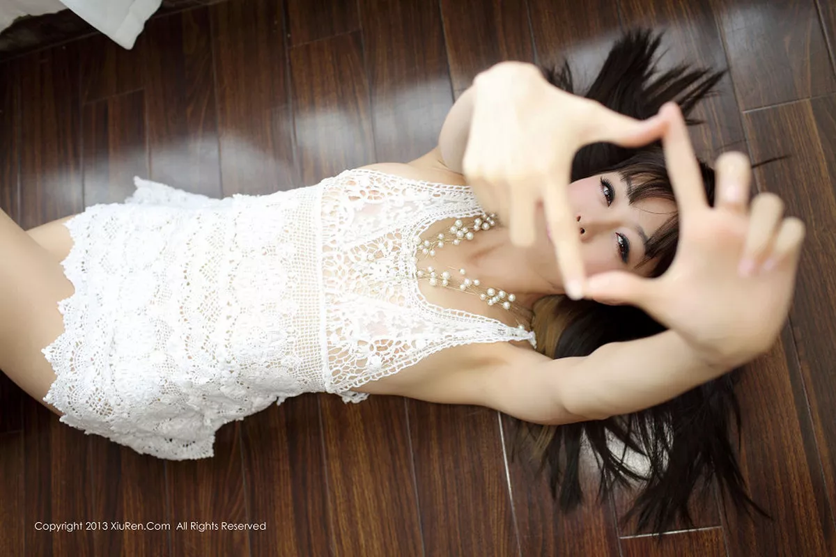 [XiuRen秀人网]第001期Viki写真 [86P]